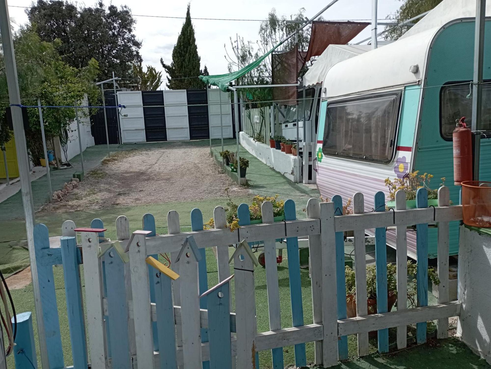 Caravanas Y Habitaciones Para Relajarse Sax Εξωτερικό φωτογραφία
